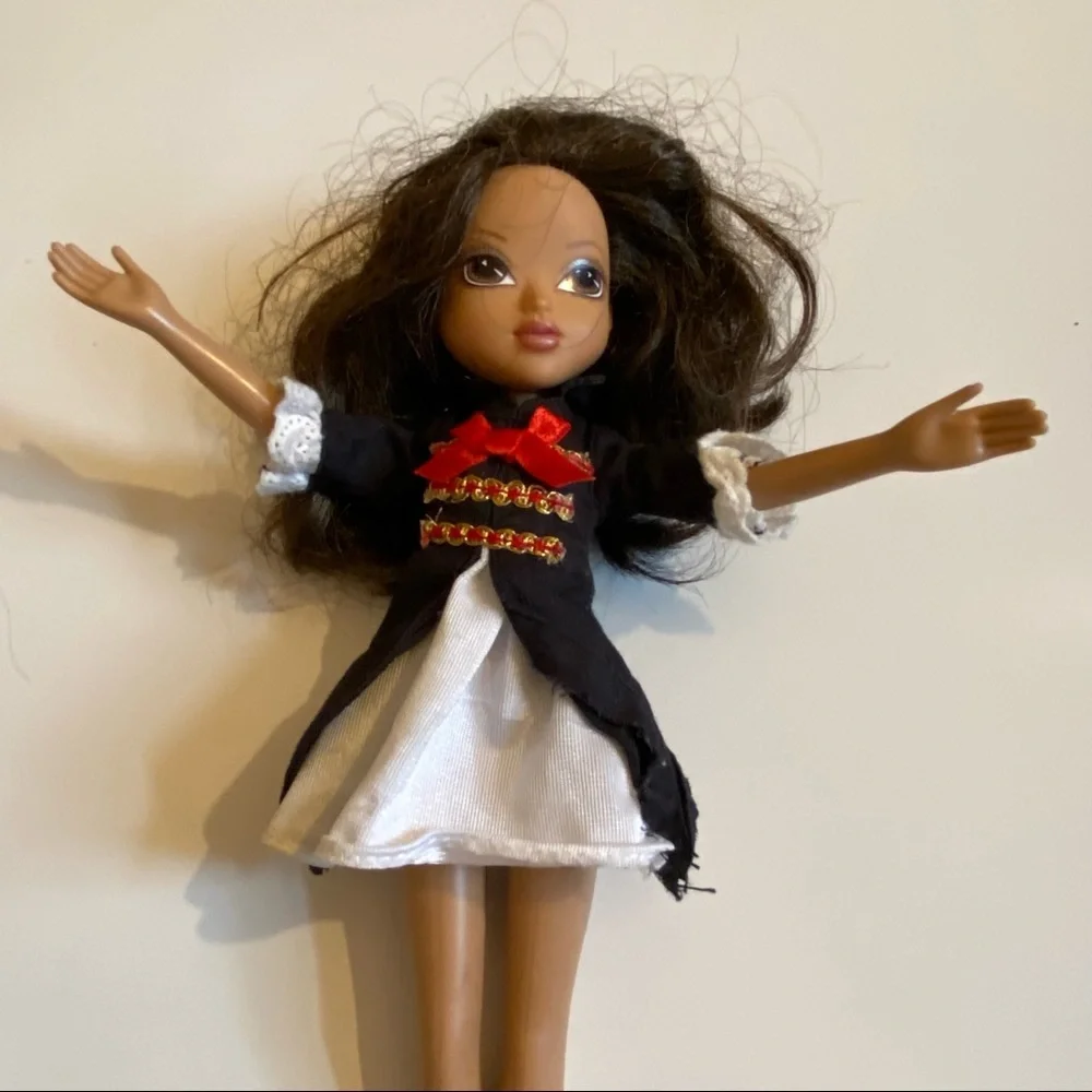 Moxie doll comes